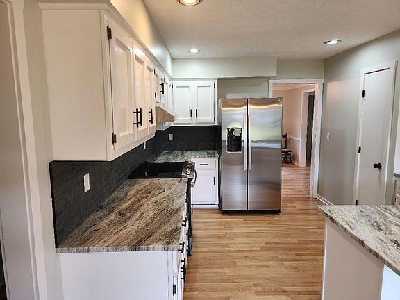 3rd image of 682 Paddlewheel Dr