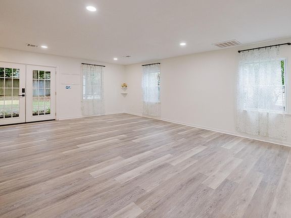 4th image of 1713 Iris St