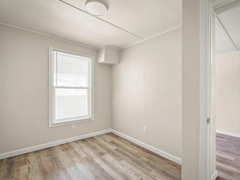 525 New Berlin Rd — Photo 13