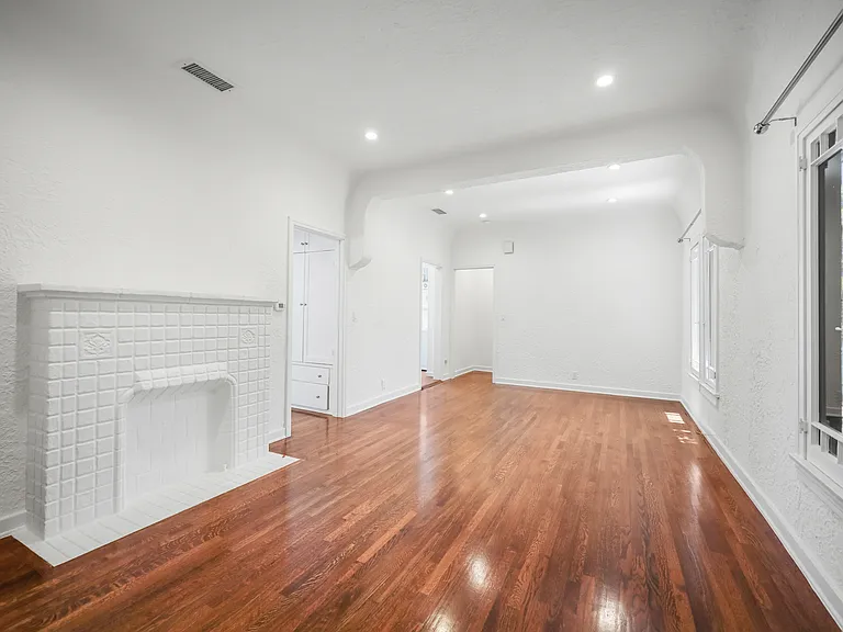 1315 N Hayworth Ave #3/4 — Photo 2