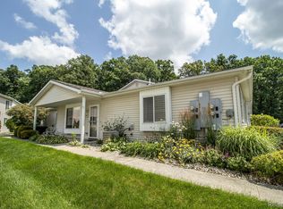 9519 Timber Ridge Dr, Grand Blanc, MI 48439