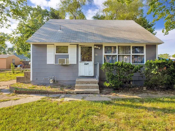 43 E Walnut Street, Central Islip, NY 11722