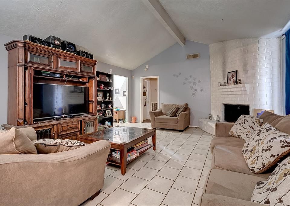 1st image of 527 Stephanie Dr
