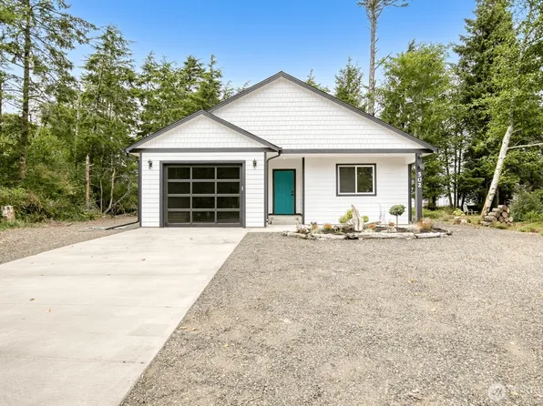 286 Seashore Street SW, Ocean Shores, WA 98569