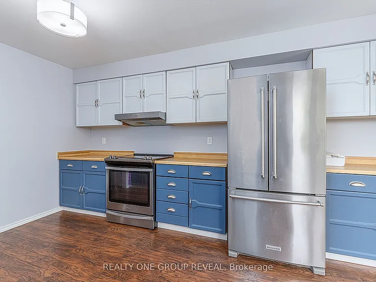 326 Prince Of Wales Dr — Photo 8