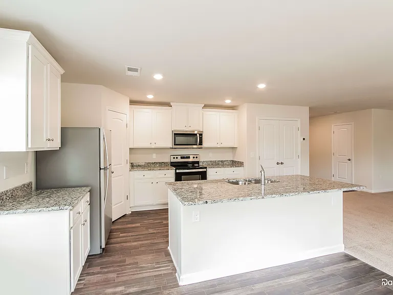376 Kenyon Dr — Photo 4
