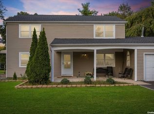 3 Tulip Grove Dr, Lake Grove, NY 11755