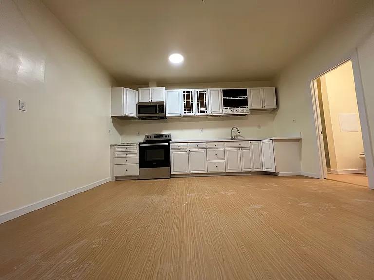 170 Meriden Rd #2 — Photo 1
