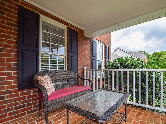 5th image of 100 Buckingham Ct