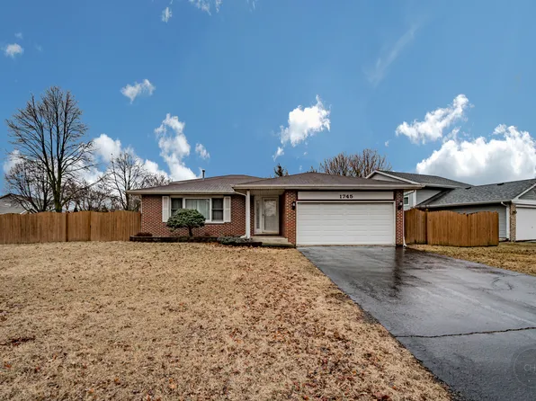 1745 Alan Deatherage Dr, Bolingbrook, IL 60490