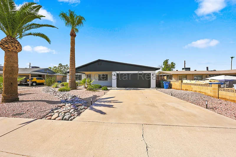 4 bed, 2.0 bath, $3,200 — Photo 2