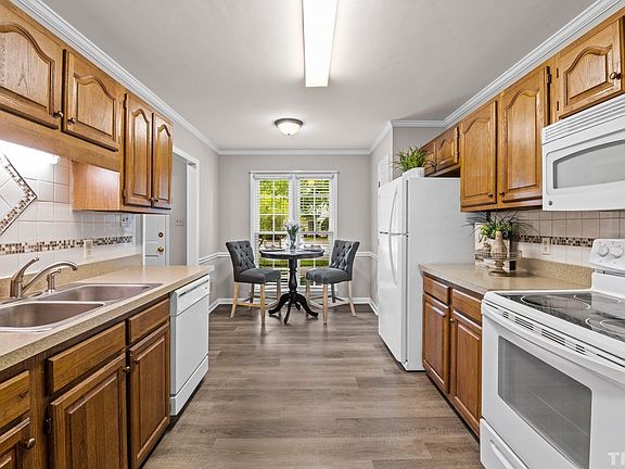 5th image of 107 Pickett Ln