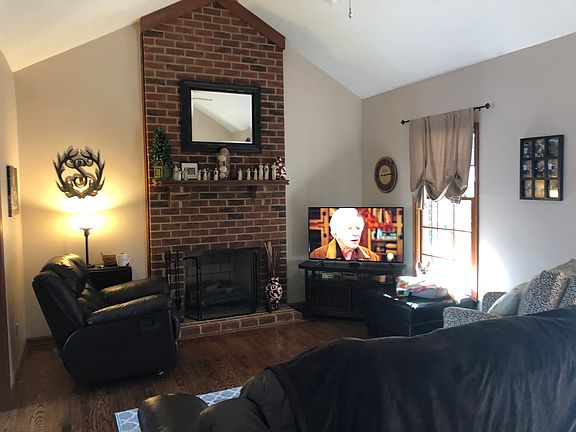 Family room cathedral ceilin