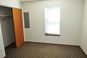 downstairs large bedroom with closet