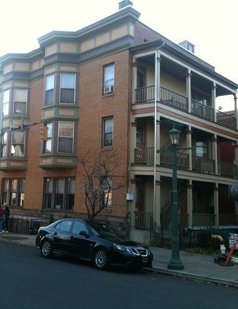 2nd image of 1049 Penn St