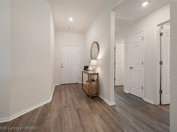 4th image of 10618 Cedar Ln