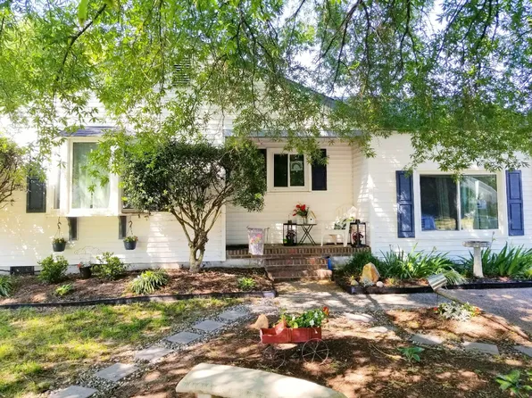 104 Lark Cir, Newport News, VA 23601