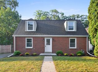 1610 Robin Hood Pl, Highland Park, IL