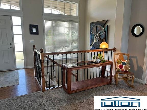 3rd image of 165 Eagle View Dr