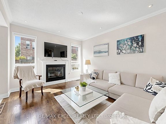 3rd image of 29 Bentwood Cres