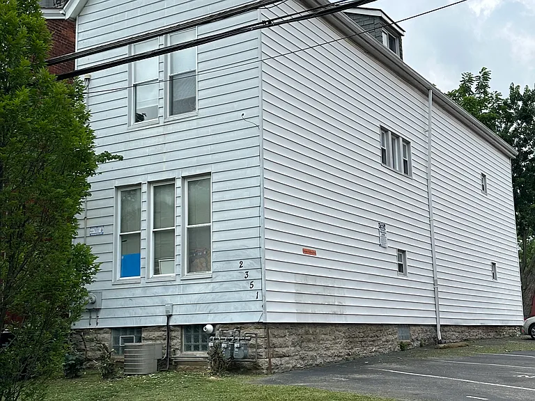 2351 Wheeler St #2 — Photo 4