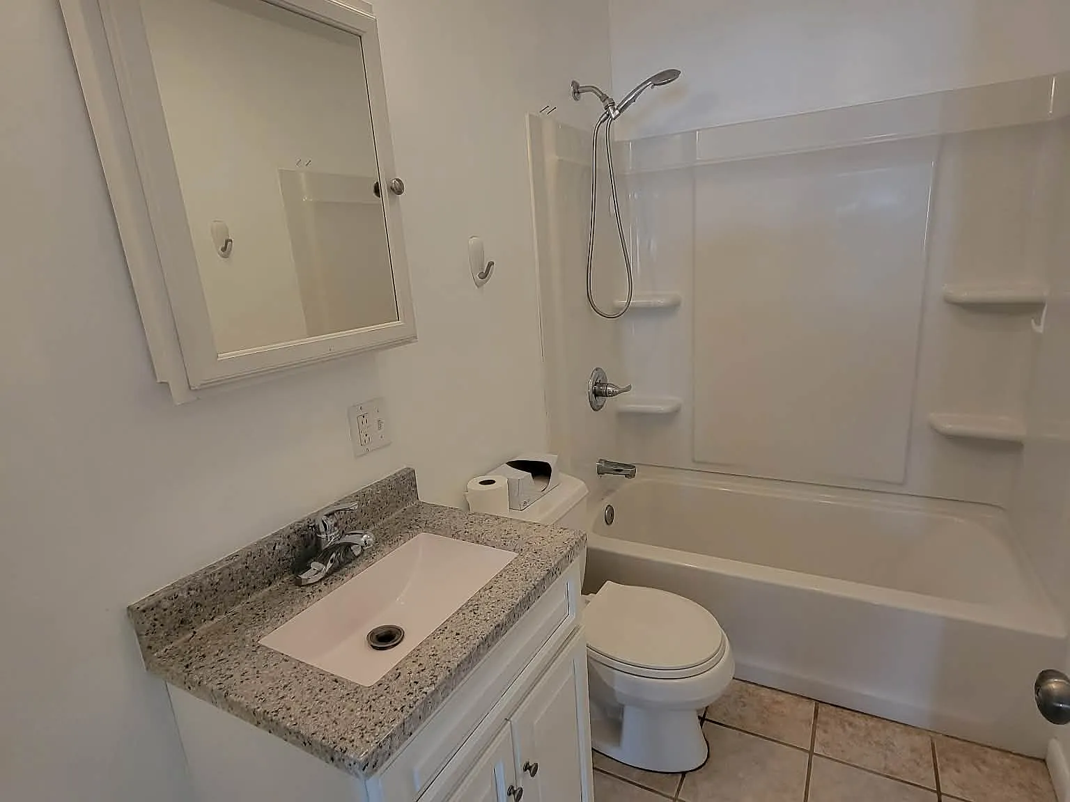 1226 W 37th St — Photo 3