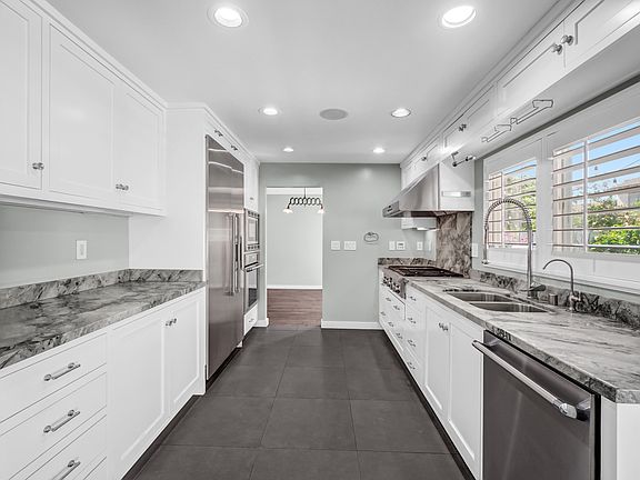 4th image of 16709 Cobblestone Ct