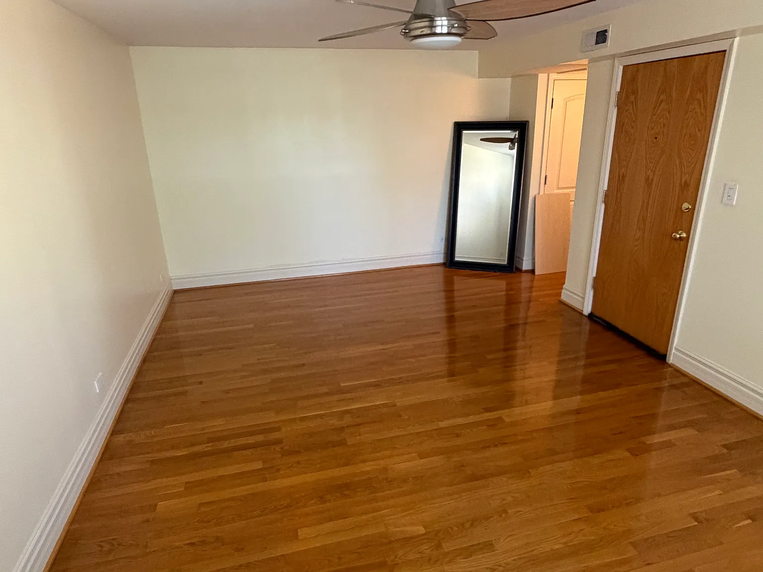 1 bed, 817 sqft, $1,600 — Photo 2