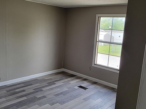4th image of 228 Golfview Ct #38