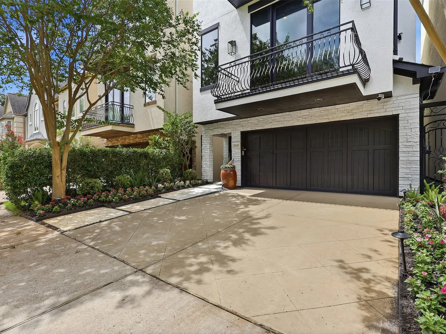 5 bed, 3.5 bath, 4267 sqft, $7,400 — Photo 3