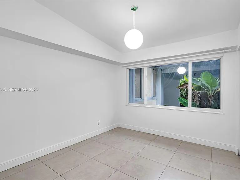 1580 NE 139th St — Photo 14