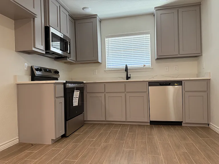 2303 Debra Cir — Photo 3