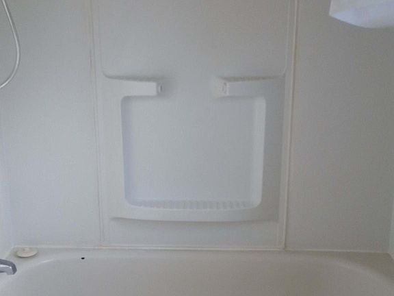 bathroom (view b)