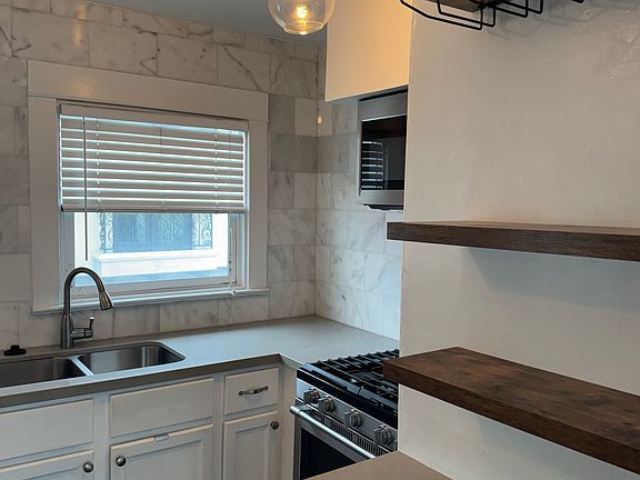 4th image of 1653 Bayview Dr