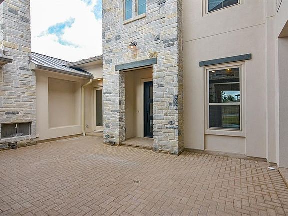 4th image of 213 Bisset Ct