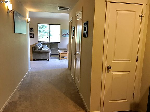 3rd image of 8039 SE Sporri Ln