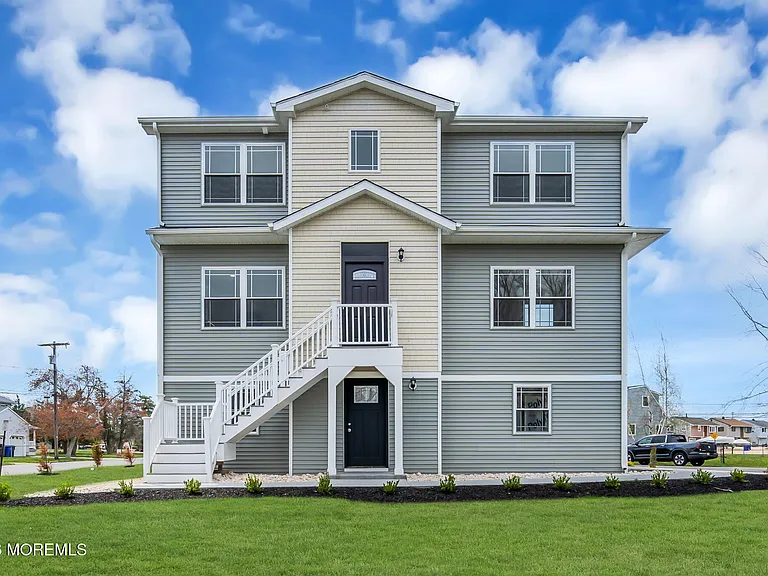 58 Cove Rd — Photo 1
