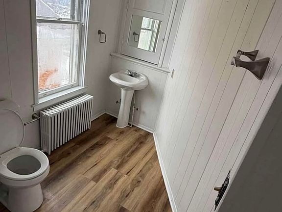 4th image of 100 Magee Ave #2B