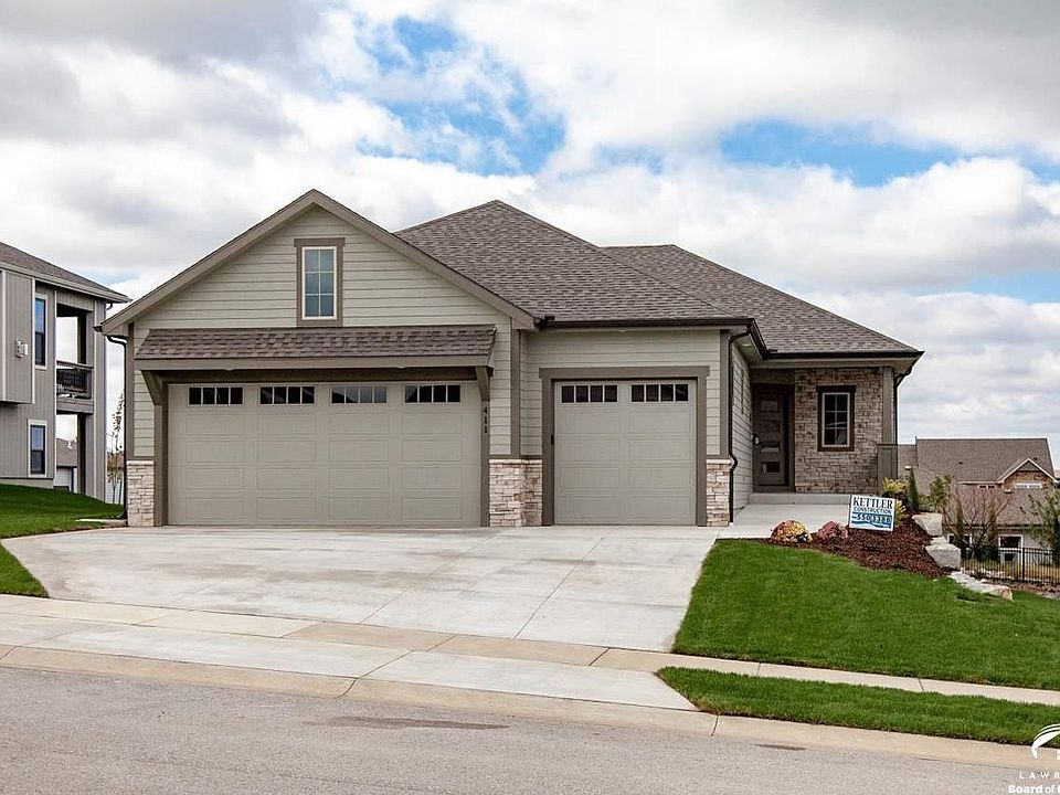 407  Stoneridge Lawrence, KS listing photo #1