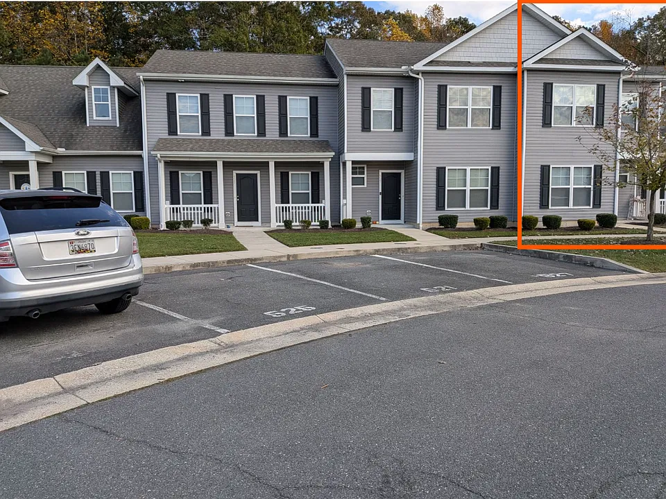 526 Stockbridge Ct