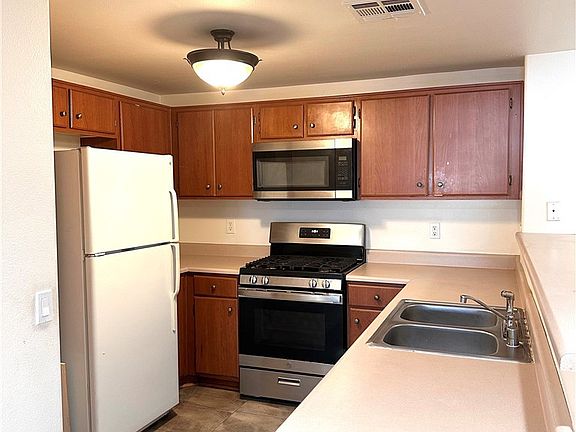 3rd image of 31221 Taylor Ln