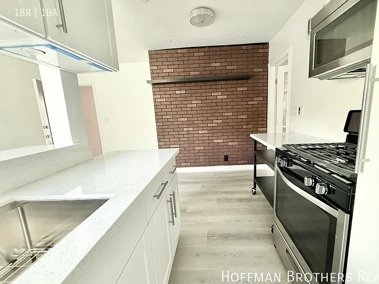 1315 N June St #117 — Photo 10