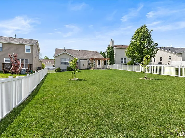 209 Flint Brook Dr — Photo 4