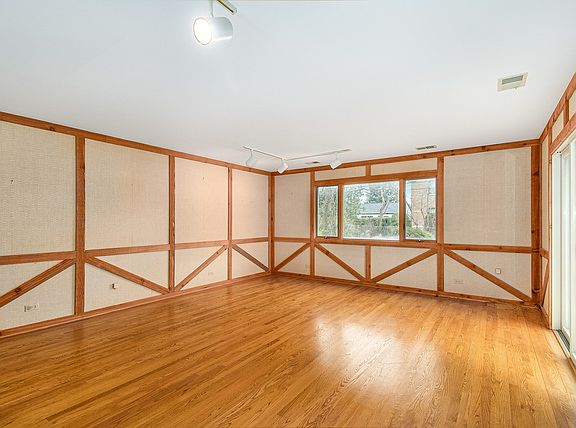 3rd image of 4441 W Greenleaf Ave