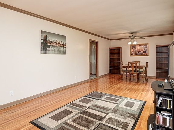 3rd image of 4048 Matilda St