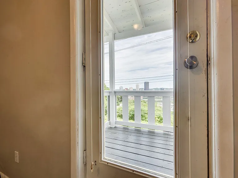 Great building with off street parking, views of the city, laundry on site! — Photo 10
