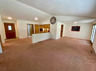 2951 Lois Ln, Grants Pass, OR 97527
