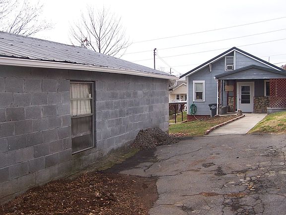 Two Car Garage & 2 Outside Car Parking