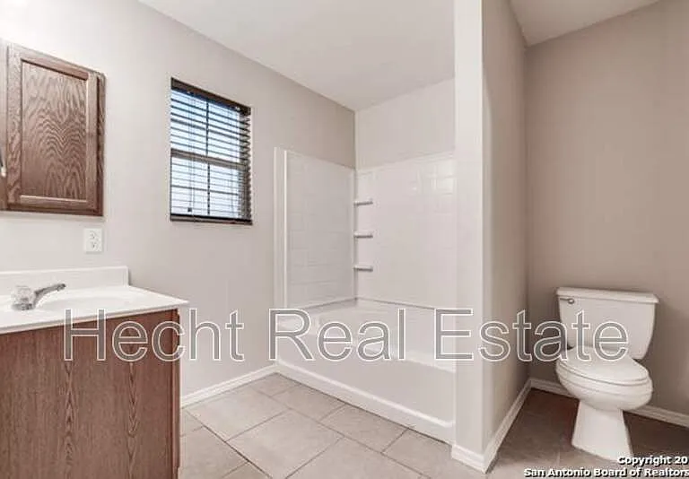 210 Mallow Grv — Photo 9