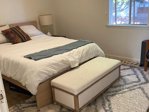 4th image of 1047 Ocean Park Blvd APT D